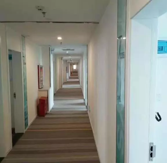 7 Days Hotel Urumqi Kashgar East Road Normal University Branch