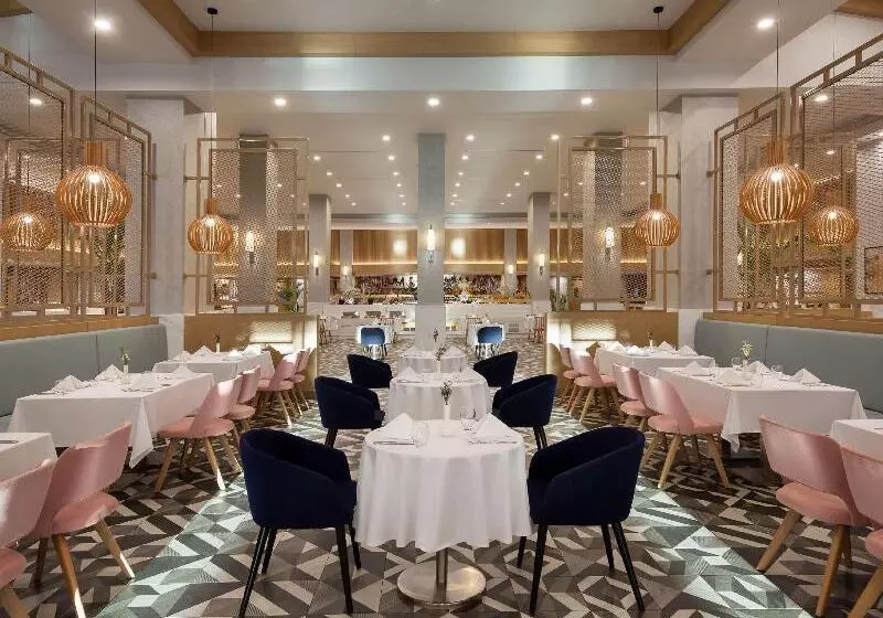 ホテル Rixos Water World Aktau   Theme Park Free Access