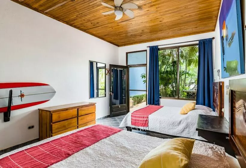 ホテル Witch S Rock Surf Camp Beachfront