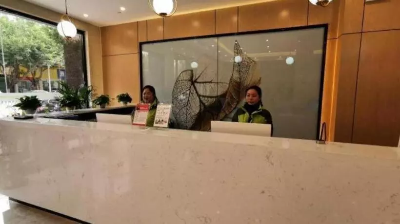 Hotelli Greentree Inn Ganzhou Gan County Bus Station