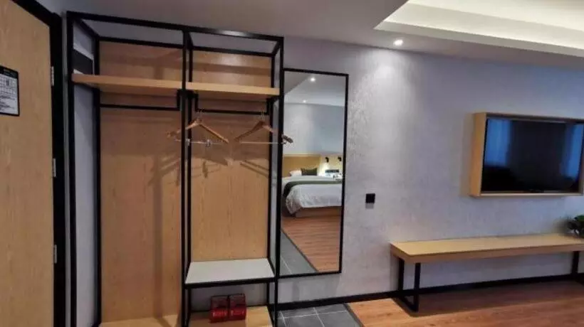 Hotelli Greentree Inn Ganzhou Gan County Bus Station