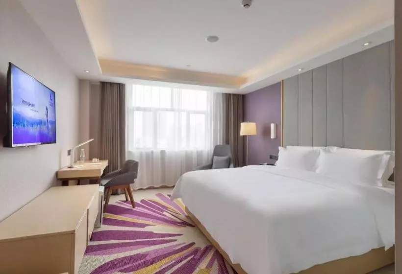 Lavande Hotel Zhaoqing Qixingyan Scenic Spot Yihua International Square