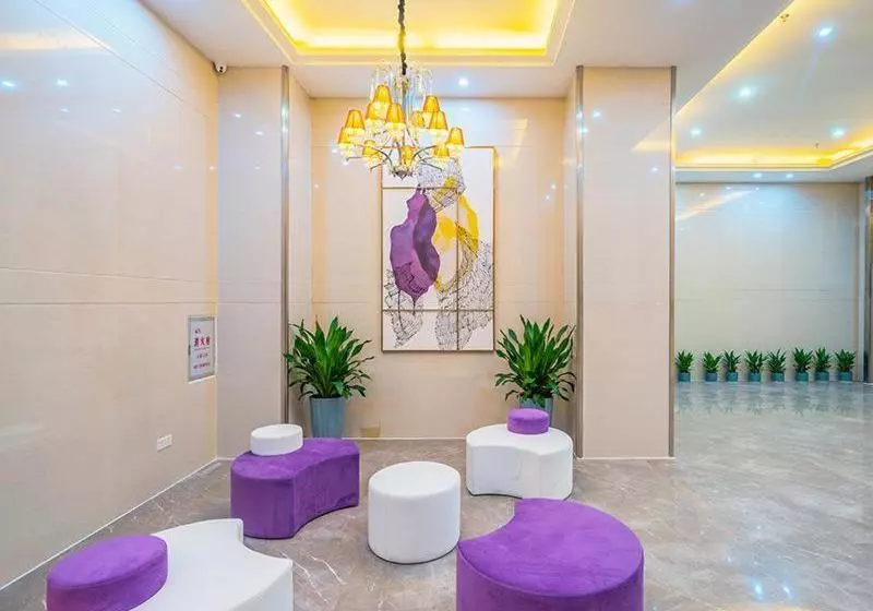 Lavande Hotel Zhaoqing Qixingyan Scenic Spot Yihua International Square