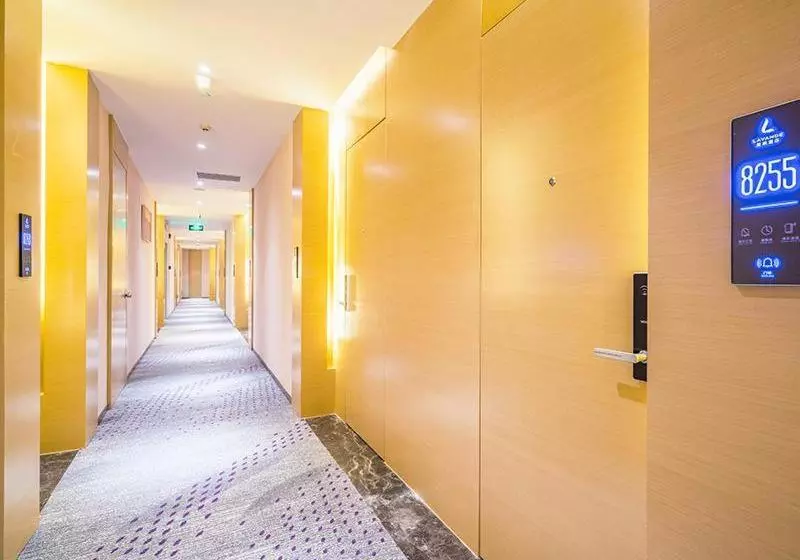 Lavande Hotel Zhaoqing Qixingyan Scenic Spot Yihua International Square