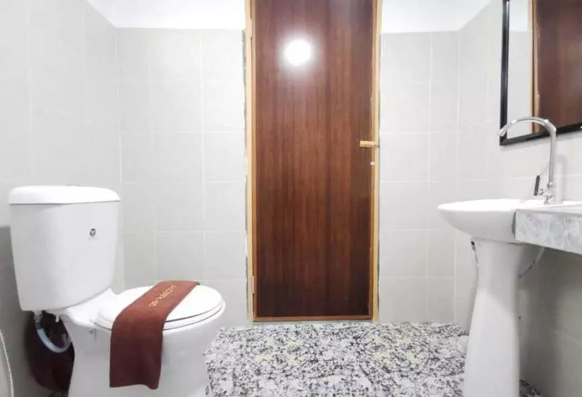 Hotelli Oyo 90043 Jasni Rijan Resort