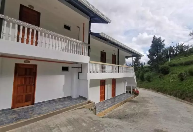 Hotelli Oyo 90043 Jasni Rijan Resort