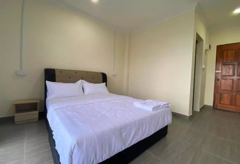 Hotelli Oyo 90043 Jasni Rijan Resort