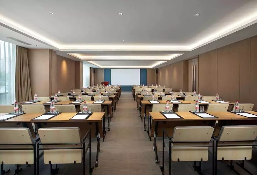 هتل Ramada By Wyndham Luoyang Downtown
