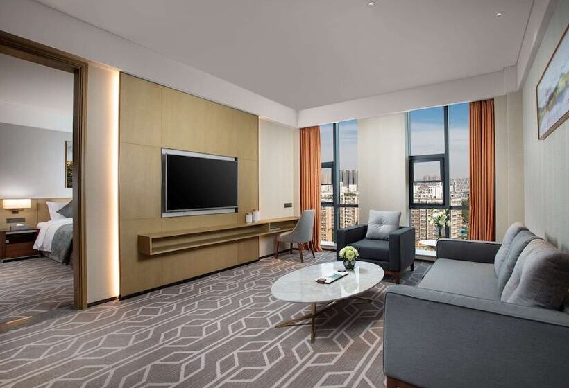 בית מלון כפרי Ramada By Wyndham Luoyang Downtown