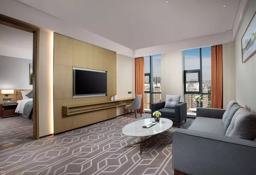 هتل Ramada By Wyndham Luoyang Downtown