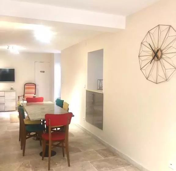 تختخواب و صبحانه La Maison Du Tailleur De Pierre