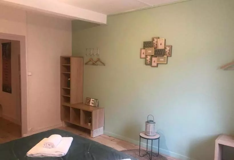 تختخواب و صبحانه La Maison Du Tailleur De Pierre