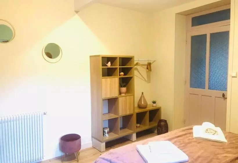 تختخواب و صبحانه La Maison Du Tailleur De Pierre