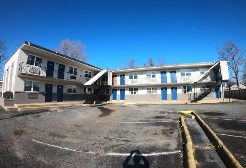 ホテル Executive Inn & Suites  Neptune  Tinton Falls