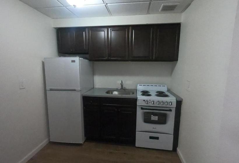 בית מלון כפרי Executive Inn & Suites  Neptune  Tinton Falls