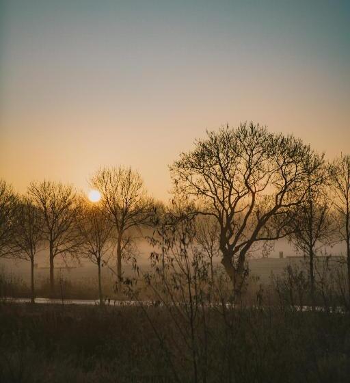 هتل Basecamp Amsterdam