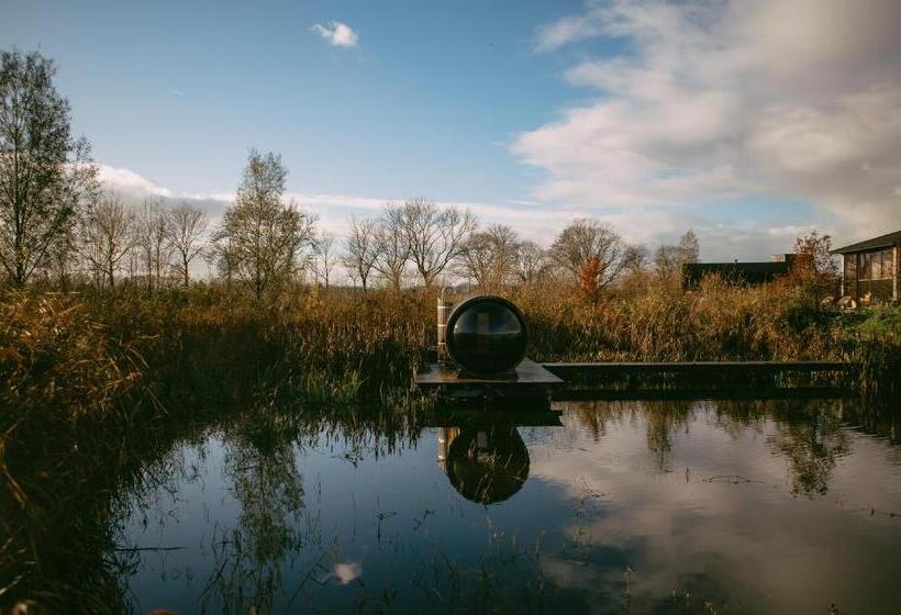 هتل Basecamp Amsterdam