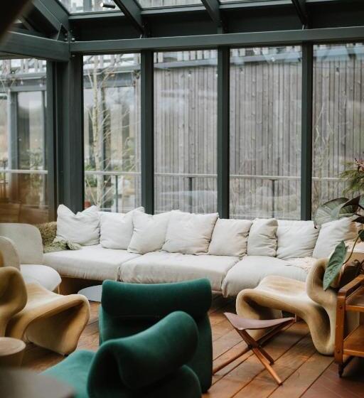 هتل Basecamp Amsterdam