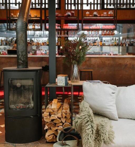 هتل Basecamp Amsterdam