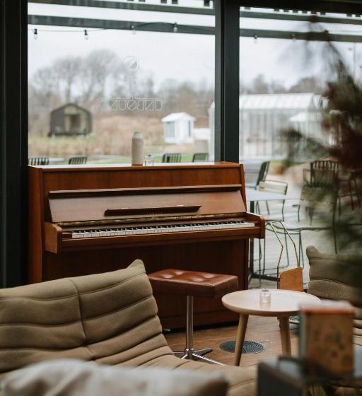 هتل Basecamp Amsterdam