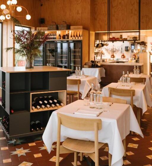 هتل Basecamp Amsterdam