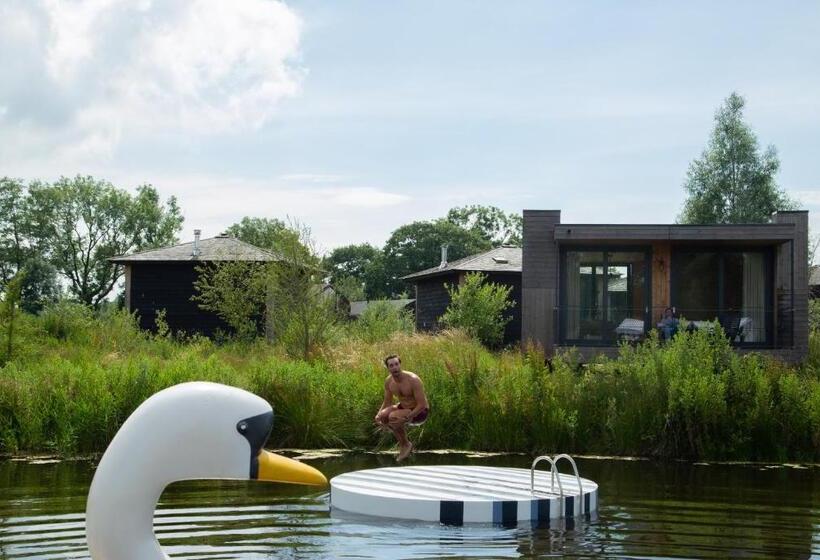 هتل Basecamp Amsterdam