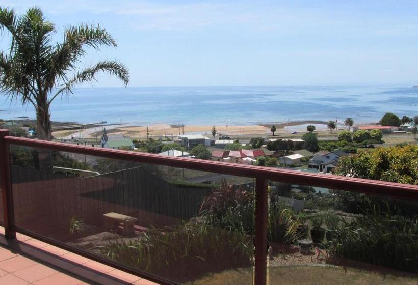 Bed and Breakfast High On Penguin