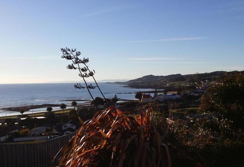 Bed and Breakfast High On Penguin