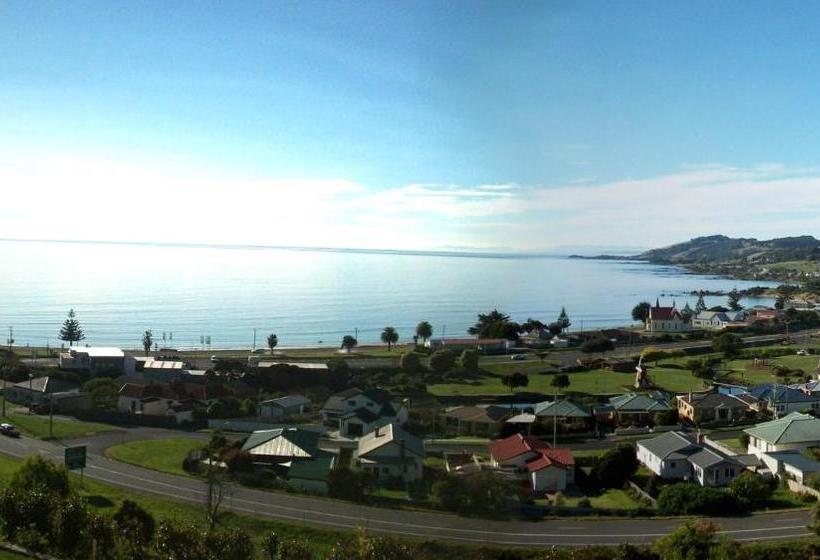 Bed and Breakfast High On Penguin