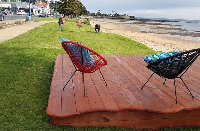 Bed and Breakfast High On Penguin