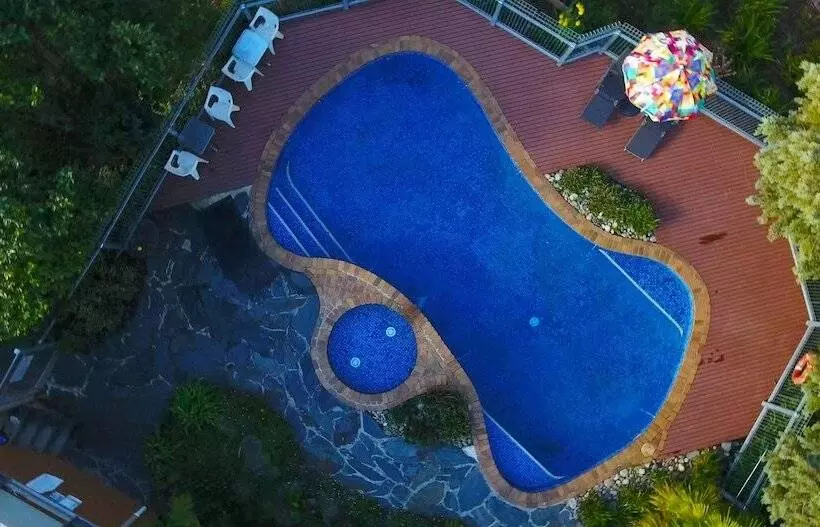 Mountain Creek Motel Bar & Restaurant