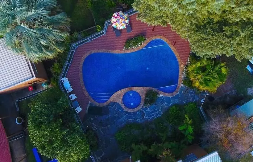 Mountain Creek Motel Bar & Restaurant