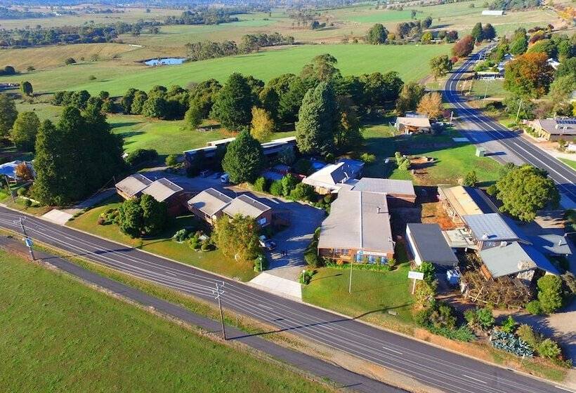 Mountain Creek Motel Bar & Restaurant