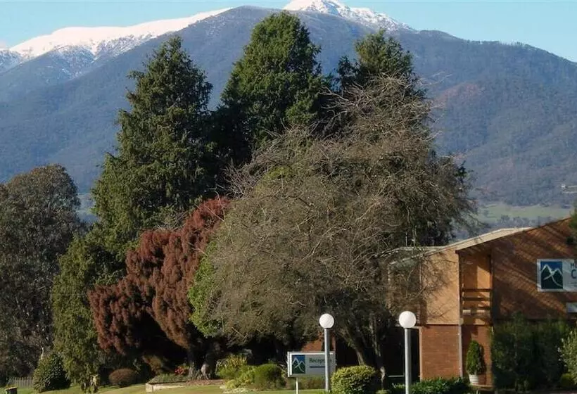 Mountain Creek Motel Bar & Restaurant