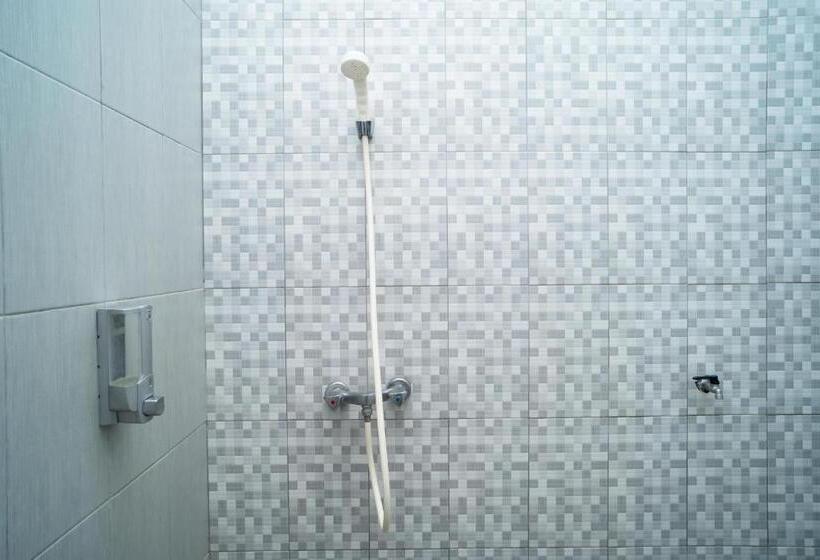 Pensionat Koolkost Syariah Near Transmart Tegal