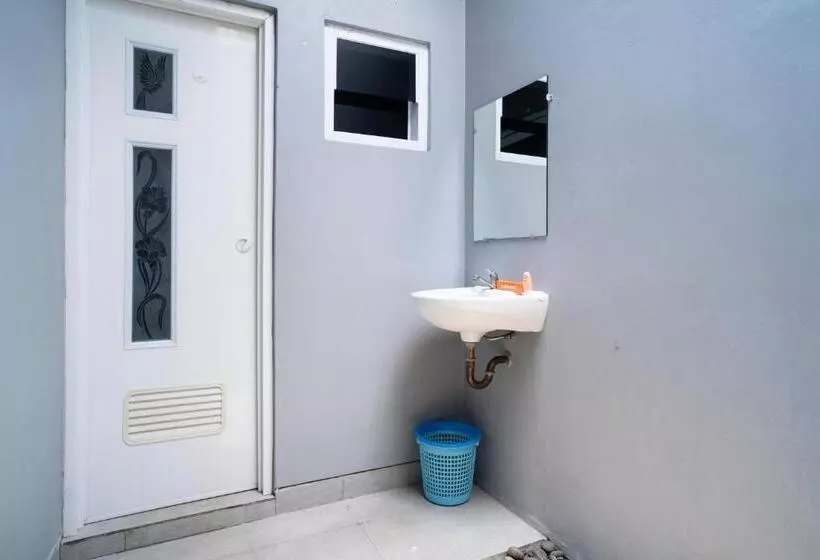 ペンション Koolkost Syariah Near Transmart Tegal