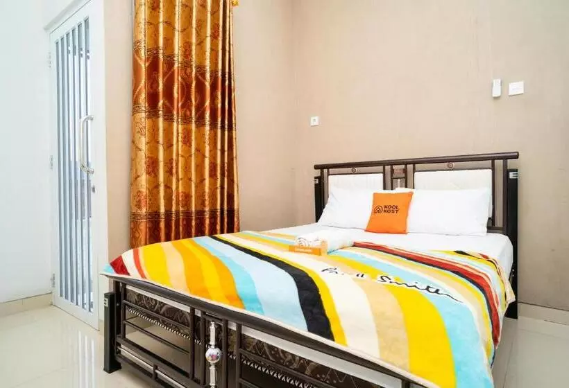 ペンション Koolkost Syariah Near Transmart Tegal