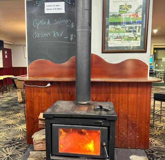 汽车旅馆 The Shamrock Hotel Balranald