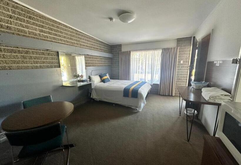 汽车旅馆 The Shamrock Hotel Balranald