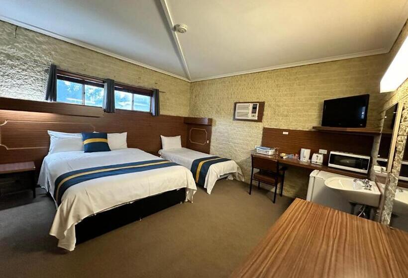 汽车旅馆 The Shamrock Hotel Balranald