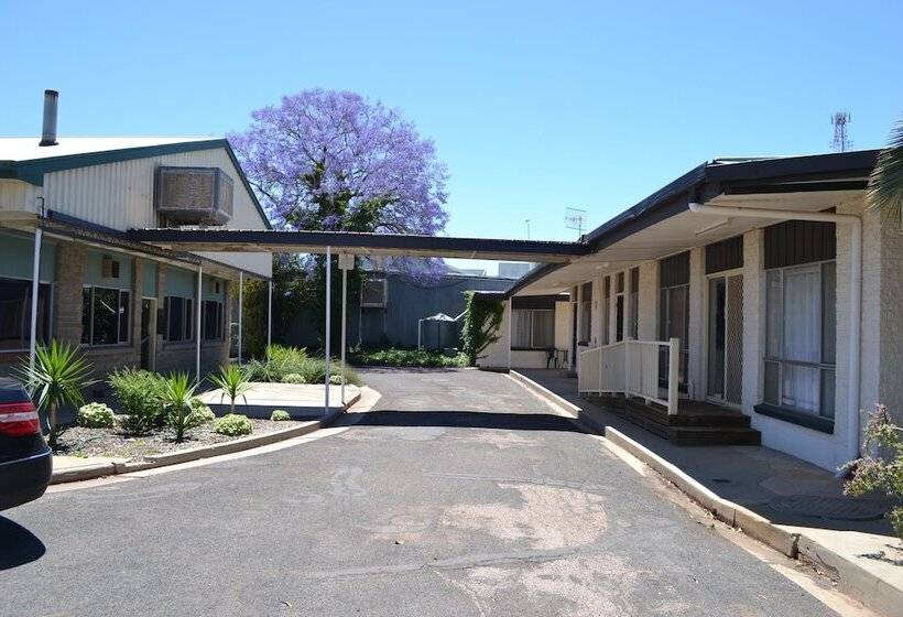 汽车旅馆 The Shamrock Hotel Balranald