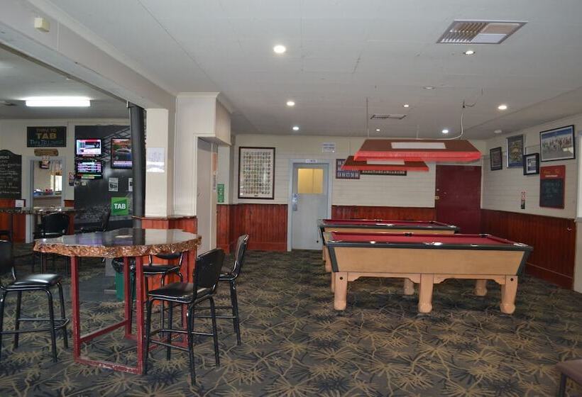 汽车旅馆 The Shamrock Hotel Balranald