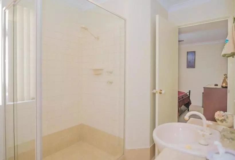 Ascot On Swan Bed & Breakfast