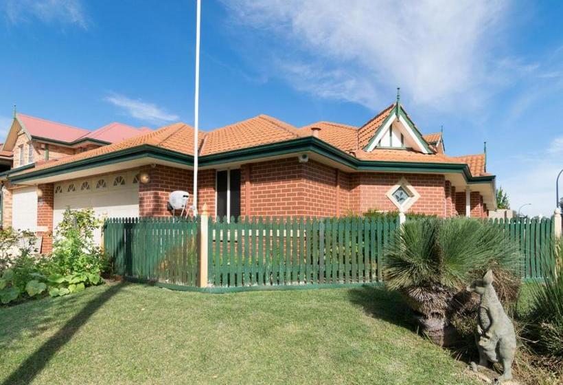 Ascot On Swan Bed & Breakfast