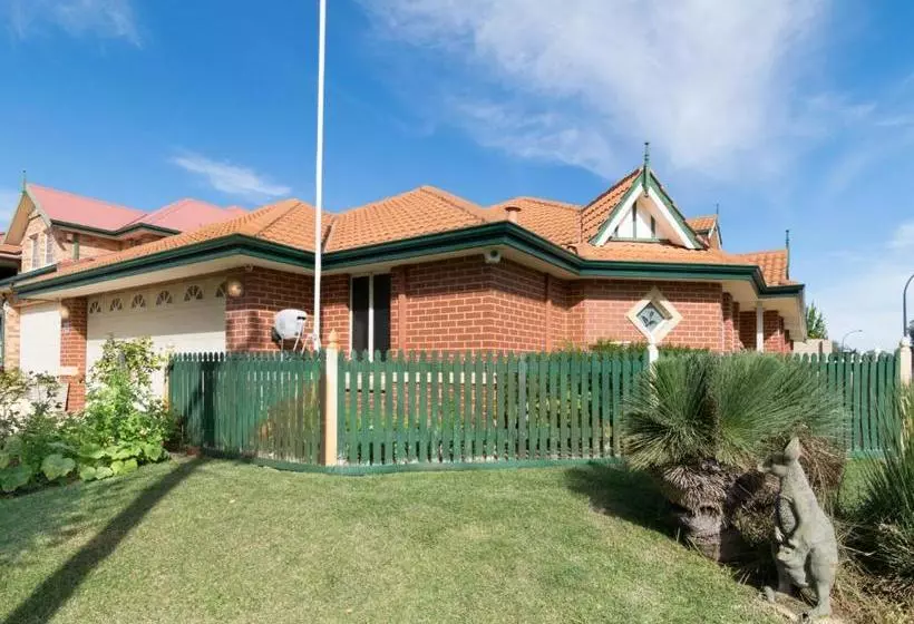 Ascot On Swan Bed & Breakfast