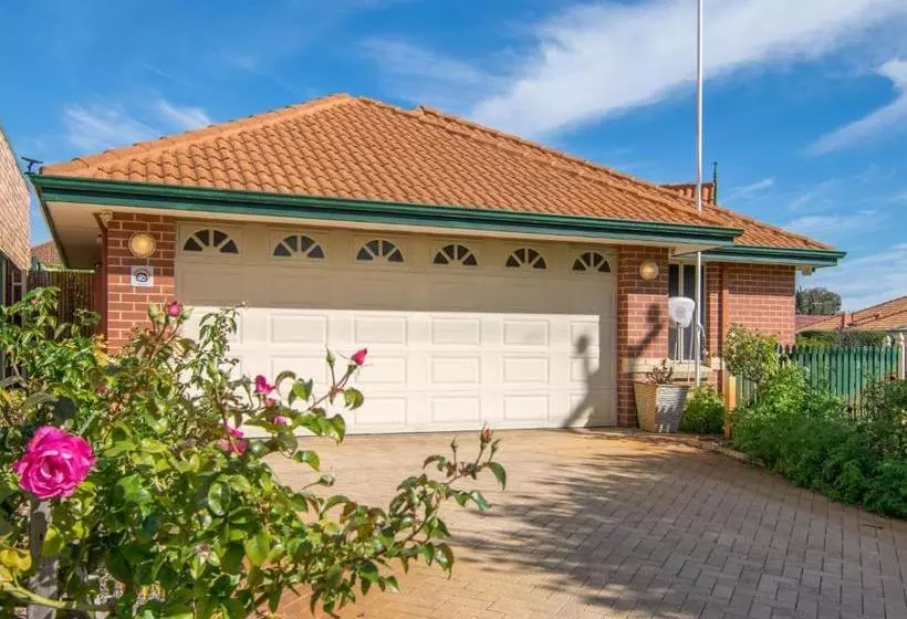 Ascot On Swan Bed & Breakfast