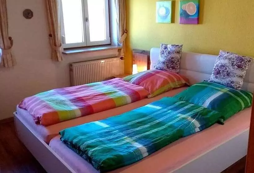 Aamiaismajoitus (B&B) Landhaus Graßmann