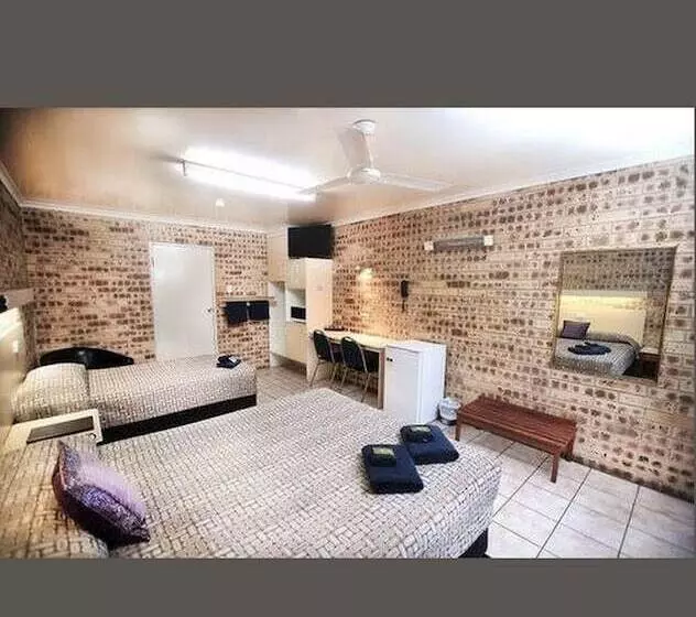 Central Motel Gin Gin