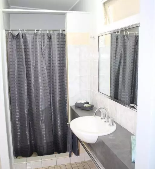 Central Motel Gin Gin