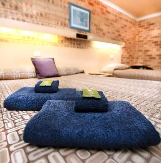 Central Motel Gin Gin